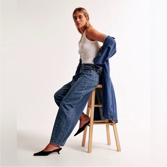 Abercrombie Mid Rise Barrel Jeans Curve Love - Picture 2 of 9